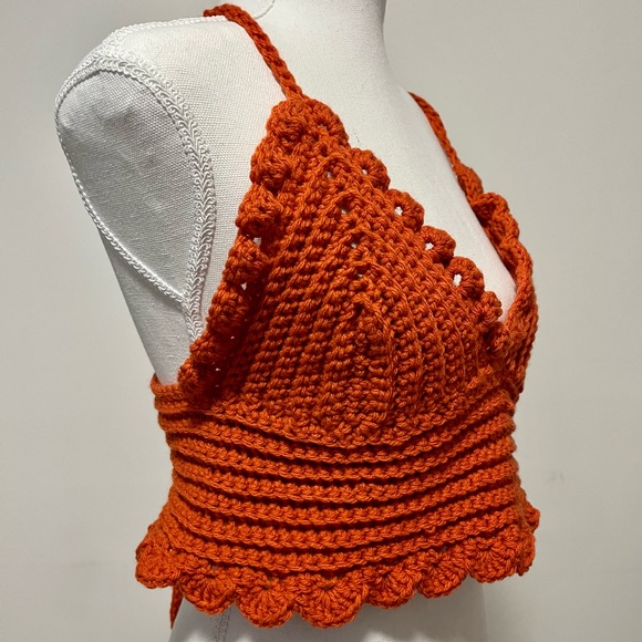Scallop Crop Top - Picture 3 of 4